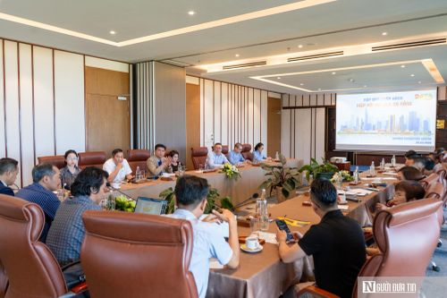 Đại diện các doanh nghiệp du lịch thảo luận giải pháp chia sẻ chi phí, giữ ổn định giá dịch vụ.