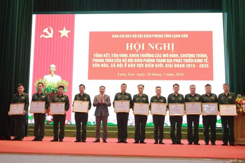 Nhiều tập thể, cá nhân có thành tích xuất sắc nhận Bằng khen của Chủ tịch UBND tỉnh Lạng Sơn.