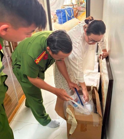 Cơ quan điều tra đã khám xét nhà bị can Nguyễn Ngọc Tiền. Ảnh: Công an TPHCM