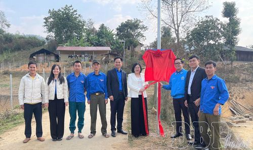 Tỉnh đoàn phối hợp khánh thành và bàn giao công trình "Thắp sáng đường quê" tại xã Mường Nhé.
