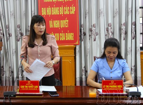 Phó Chủ tịch HĐND tỉnh Cao Thị Tuyết Lan phát biểu tại phiên họp.