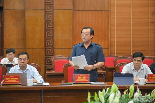 Trưởng ban Tuyên giáo và Dân vận Tỉnh ủy Vừ A Bằng phát biểu tại buổi làm việc.