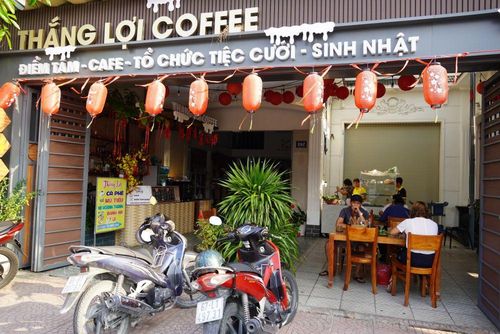 Quán ăn Thắng Lợi vẫn duy trì mức giá bình ổn để giữ chân khách hàng. 