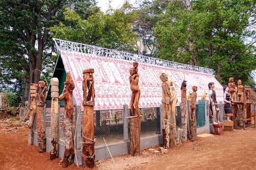 Nhà mồ làng Kép là một điểm tham quan thú vị trong tour trải nghiệm du lịch cộng đồng . Ảnh: Minh Châu