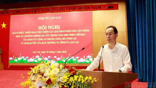Ông Nguyễn Công Hân - Giám đốc Công ty Cổ phần Dragon Tea Suối Giàng phát biểu thảo luận.