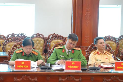 Lãnh đạo các đơn vị nghiệp vụ Công an tỉnh tham dự Hội nghị
