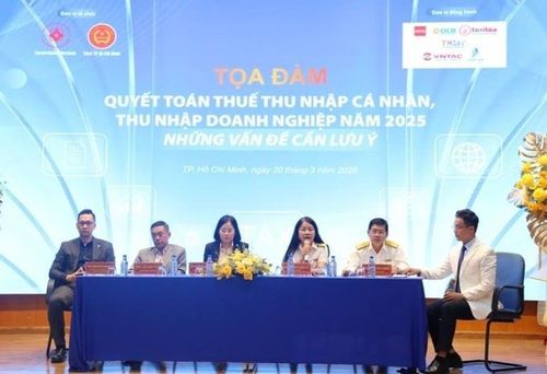 Bà Mai Thị Nghĩa Lê - Trưởng Phòng Thuế cá nhân, hộ kinh doanh và thu khác (Thuế Tp.HCM) chia sẻ tại Tọa đàm.