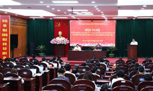 Toàn cảnh hội nghị.