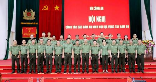 Các đại biểu dự hội nghị.