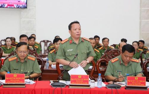 Lãnh đạo Công an các tỉnh, thành phố vùng Tây Nam Bộ phát biểu tại hội nghị.
