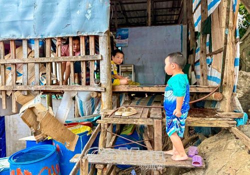Những mầm non - tương lai của đảo Hòn Chuối.