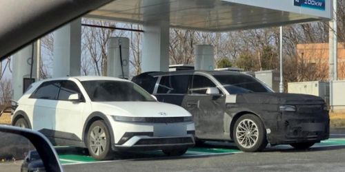 Hình ảnh xe điện mới của Genesis tại một trạm sạc ở Mỹ. Ảnh: Electrek.