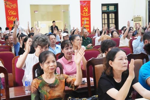 Người dân Phú Lương đồng thuận, nhất trí phương hướng hoạt động năm 2026. Ảnh: Hữu Tiệp