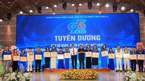 Tại chương trình, 45 gương mặt tiêu biểu đã được tuyên dương, vinh danh vì những thành tích xuất sắc trên các lĩnh vực