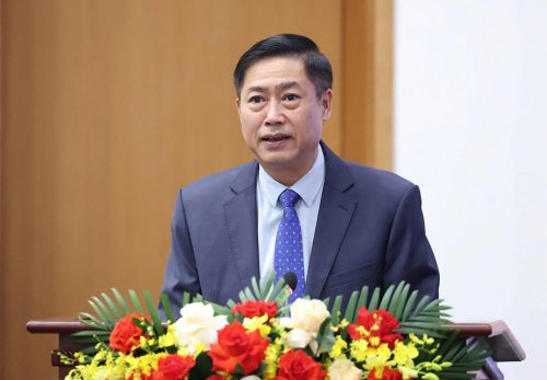 Ủy viên Ban Chấp hành Trung ương Đảng, Chủ nhiệm Ủy ban công tác đại biểu của Quốc hội Nguyễn Hữu Đông cung cấp thông tin tại buổi họp báo