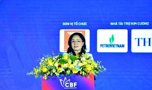 Thứ trưởng Bộ VHTTDL Trịnh Thị Thủy phát biểu khai mạc Diễn đàn