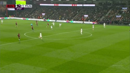 Tình huống này dẫn đến pha phản công nhanh và Bournemouth đã ghi bàn.