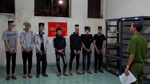 Nhóm thanh niên truy đuổi, dùng hung khí tấn công khiến N.B.H.K. (17 tuổi, trú xã Tư Nghĩa, tỉnh Quảng Ngãi) tử vong trên đường đưa đi cấp cứu.
