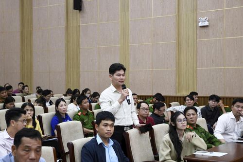 Các đại biểu cũng đã trao đổi, thảo luận, nêu lên những khó khăn, vướng mắc trong quá trình triển khai.