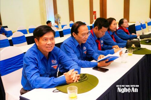 Cựu cán bộ Đoàn qua các thời kỳ tham gia chương trình. Ảnh: TL