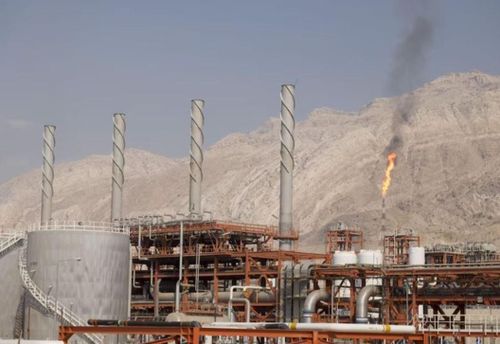 Mỏ khí đốt South Pars ở ngoài khơi thành phố Asaluyeh, miền Nam Iran. Ảnh: REUTERS/TTXVN