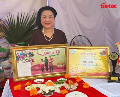 Nghệ nhân Nguyễn Thị The, người con Thanh Trì (phường Vĩnh Hưng) mong mỏi giữ nghề, truyền nghề cho thế hệ sau.