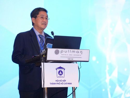PGS.TS.BS Trần Văn Ngọc, Chủ tịch Hội Hô hấp TP Hồ Chí Minh chia sẻ tại hội nghị.