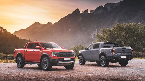 Ford Ranger Raptor thế hệ hiện tại đang bán đã không còn được phân loại như ô tô con giống thế hệ trước. Đại diện Ford khi đó cho biết có sự thay đổi này là do xe được thay đổi khả năng chuyên chở, thay đổi tỷ lệ trọng lượng chở hàng và chở người.