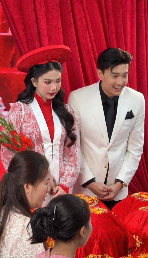 Gần đây, khoảnh khắc Quốc Trường và Ngọc Trinh chụp ảnh trong trang phục cô dâu chú rể khiến nhiều khán giả bất ngờ, thích thú.
