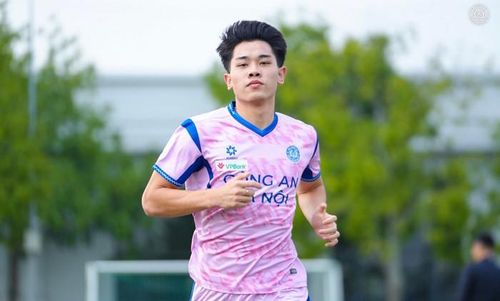Đình Bắc có hơn 1 năm chưa ghi bàn ở V.League. Ảnh: CLB CAHN