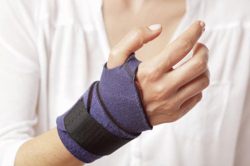 Nếu không được phát hiện và điều trị kịp thời, bệnh có thể tiến triển nặng, gây chèn ép dây thần kinh giữa tại ống cổ tay.