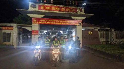  Công an xã Chư Sê duy trì các tổ tuần tra vào ban đêm để kịp thời phát hiện, ngăn chặn tội phạm. Ảnh: ĐVCC 