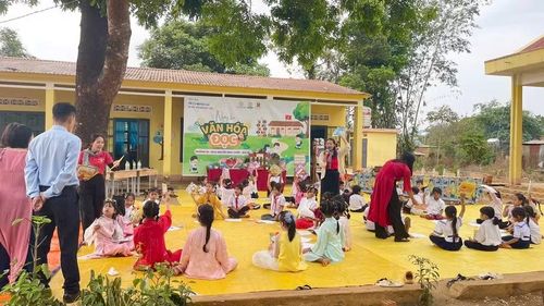 Hoạt hoạt động văn hóa đọc, giờ đọc hạnh phúc diễn ra sôi nổi. Ảnh: ĐVCC