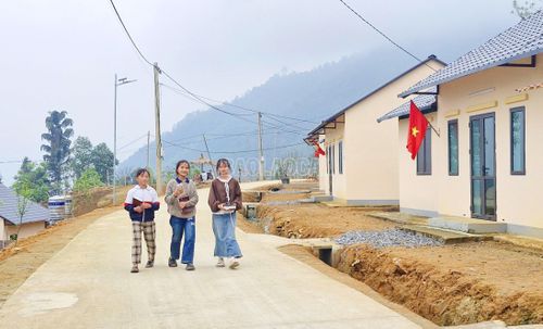 Cuộc sống bình yên hiện hữu tại khu tái định cư Mà Mù Sử 1, xã Dền Sáng.