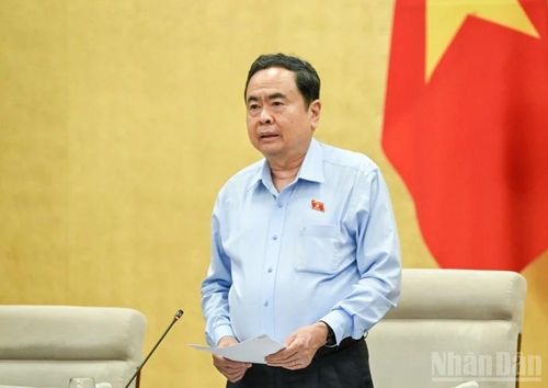 Chủ tịch Quốc hội Trần Thanh Mẫn, Chủ tịch Hội đồng Bầu cử quốc gia phát biểu tại phiên họp.
