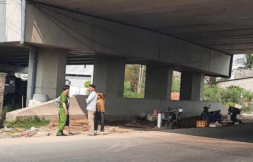 Lực lượng cơ sở kiểm tra thực tế tại nút giao IC5 nhằm nắm tình hình và bảo đảm trật tự, an toàn giao thông.