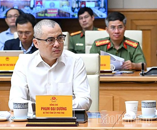Đồng chí Bí thư Tỉnh ủy, Trưởng Tiểu ban An ninh mạng tỉnh Phú Thọ Phạm Đại Dương dự họp tại điểm cầu chính Văn phòng Chính phủ.