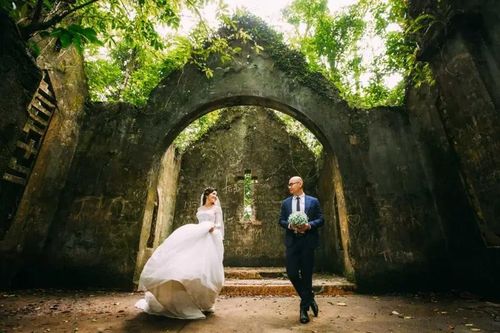 Vẻ đẹp cổ điển xen lẫn nét hoang sơ đã biến nơi này thành phông nền hoàn hảo cho các bộ ảnh cưới của giới trẻ.