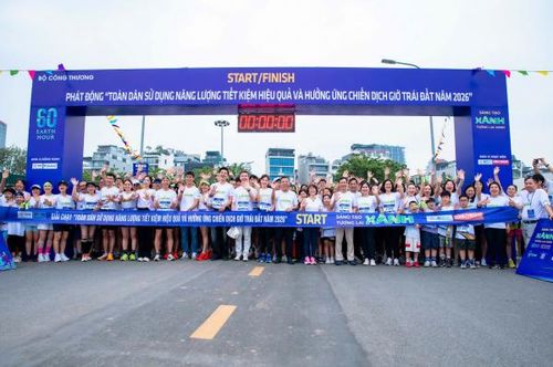 Giải chạy thu hút 2.000 người tham gia.