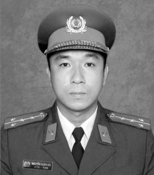 Di ảnh Đại úy Nguyễn Xuân Hải.