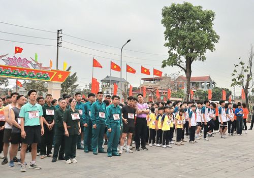 Các vận động viên đến từ nhiều cơ quan, đơn vị, trường học... trên địa bàn. Ảnh: Nguyễn Mai
