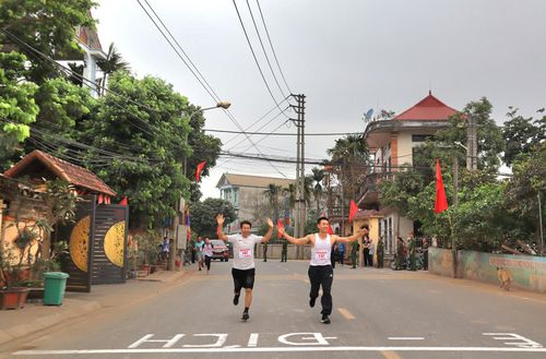 Ngày chạy Olympic cũng góp phần xây dựng lối sống lành mạnh, tăng cường đoàn kết cộng đồng và thúc đẩy phong trào thể dục - thể thao quần chúng ngày càng phát triển. Ảnh: Nguyễn Mai