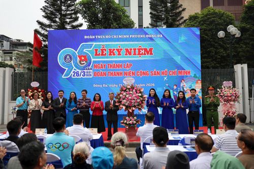 Tri ân các thế hệ cán bộ đã cống hiến cho công tác đoàn. Ảnh: Hoa Thành