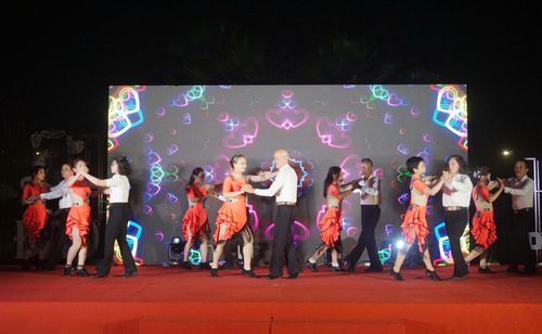 Màn khiêu vũ do Câu lạc bộ Nắng Mai thể hiện. Ảnh: B.Duy