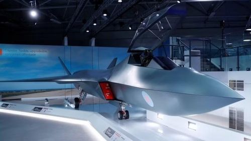Theo ấn phẩm chuyên ngành Aviation Week, văn bản cho thấy New Delhi có kế hoạch tham gia một trong những dự án nói trên "theo cách khẩn cấp" để nhanh chóng nâng cấp lực lượng không quân, thông qua việc hiện đại hóa và đổi mới phi đội tiêm kích.