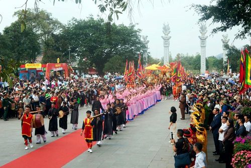 Lễ rước kiệu Quốc mẫu Tây Thiên