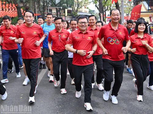 Bắt đầu xuất phát.