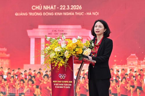 Đồng chí Vũ Thu Hà, Phó Chủ tịch Ủy ban nhân dân thành phố Hà Nội phát biểu tại buổi lễ.