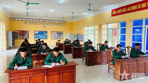 Kiểm tra nội dung nhận thức đối với chiến sĩ mới.