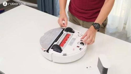 Sử dụng dung dịch lau sàn chuyên dụng cho robot sẽ giúp khử mùi, hạn chế vi khuẩn và giữ không gian thực sự sạch sẽ.